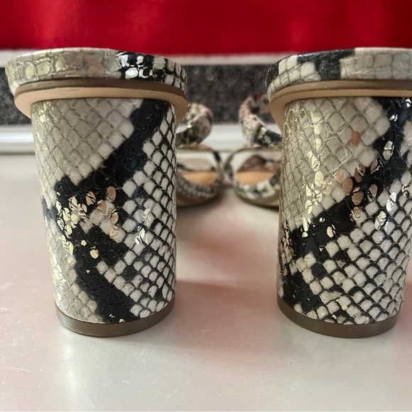 Expressss snakeskins block heels sandals. Size 7 - Picture 3 of 6
